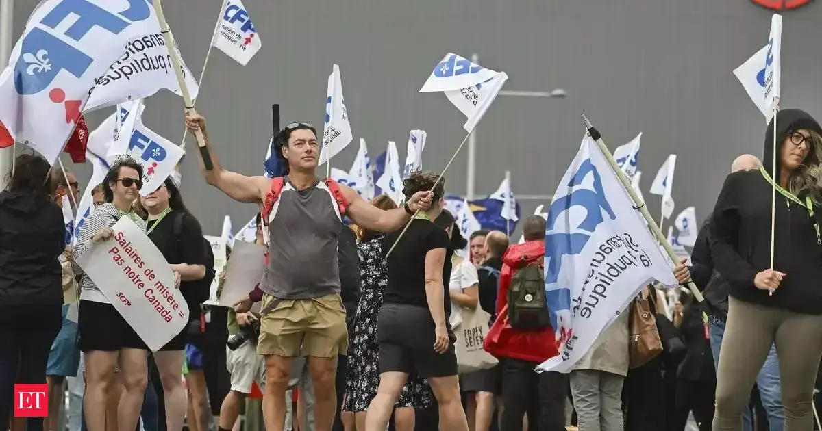 Air Canada Flight Attendants Defy Government, Continue Strike